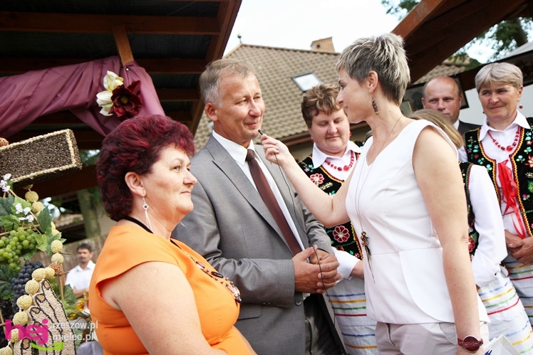 XIII Dożynki Województwa Podkarpackiego: korowód i uroczystosci na Gryfie - cz. II