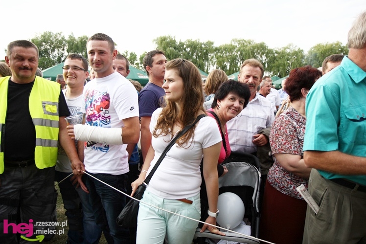 XIII Dożynki Województwa Podkarpackiego: korowód i uroczystosci na Gryfie - cz. II