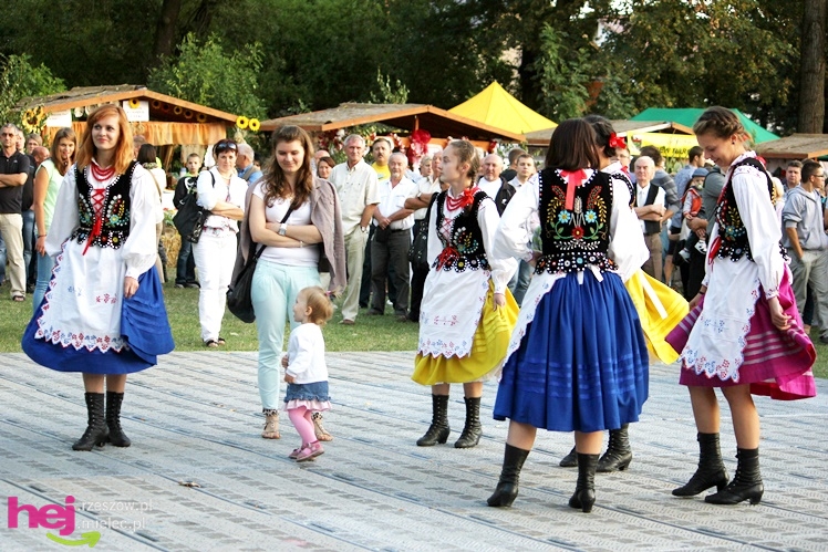 XIII Dożynki Województwa Podkarpackiego: scena artystyczna: koncerty grup ČAČI VORBA i PIERSI - cz. III