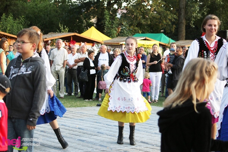 XIII Dożynki Województwa Podkarpackiego: scena artystyczna: koncerty grup ČAČI VORBA i PIERSI - cz. III