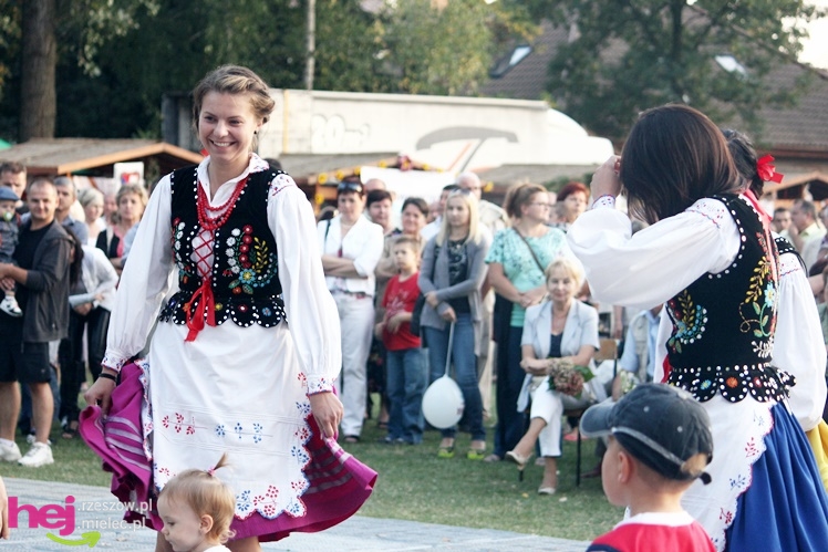 XIII Dożynki Województwa Podkarpackiego: scena artystyczna: koncerty grup ČAČI VORBA i PIERSI - cz. III