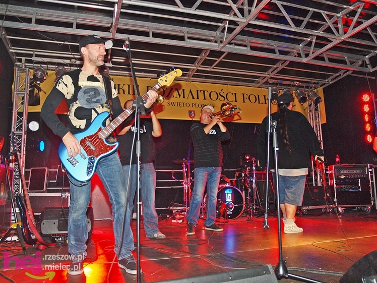 XIII Dożynki Województwa Podkarpackiego: scena artystyczna: koncerty grup ČAČI VORBA i PIERSI - cz. III