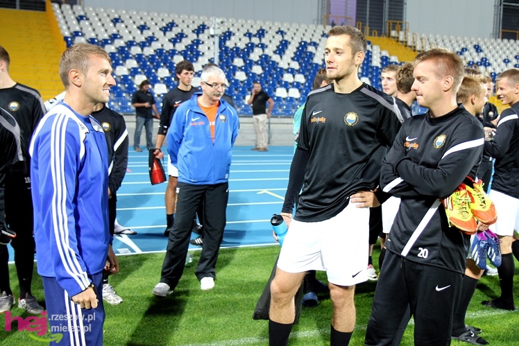 Rozruch piłkarzy na nowym stadionie przy jupiterach
