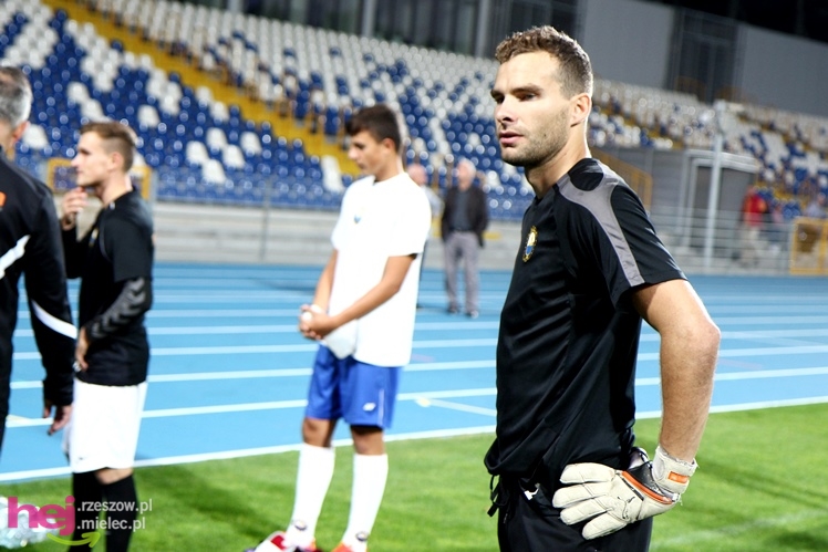 Rozruch piłkarzy na nowym stadionie przy jupiterach