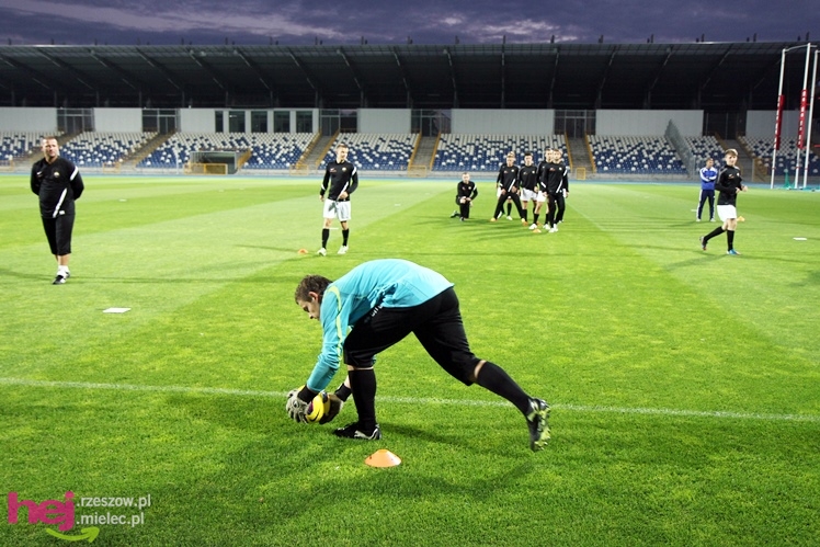 Rozruch piłkarzy na nowym stadionie przy jupiterach