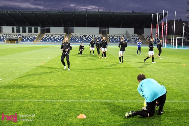 Rozruch piłkarzy na nowym stadionie przy jupiterach