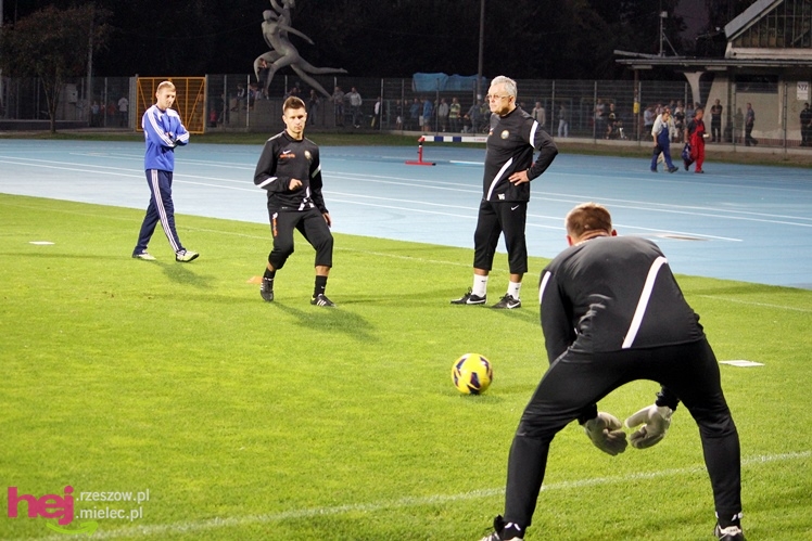 Rozruch piłkarzy na nowym stadionie przy jupiterach