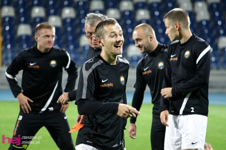 Rozruch piłkarzy na nowym stadionie przy jupiterach