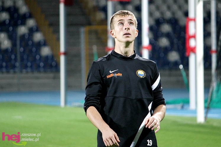 Rozruch piłkarzy na nowym stadionie przy jupiterach