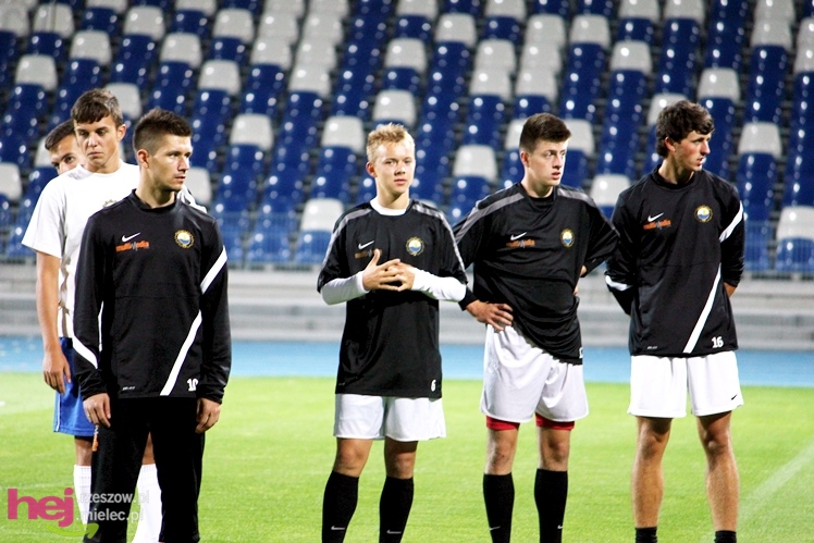 Rozruch piłkarzy na nowym stadionie przy jupiterach