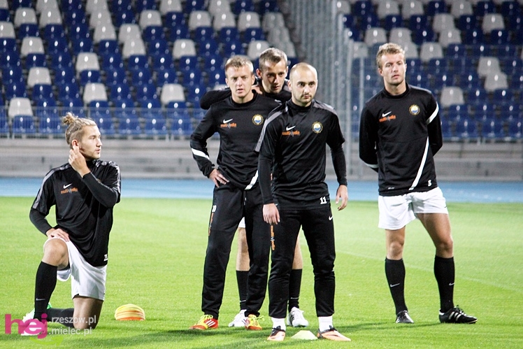 Rozruch piłkarzy na nowym stadionie przy jupiterach