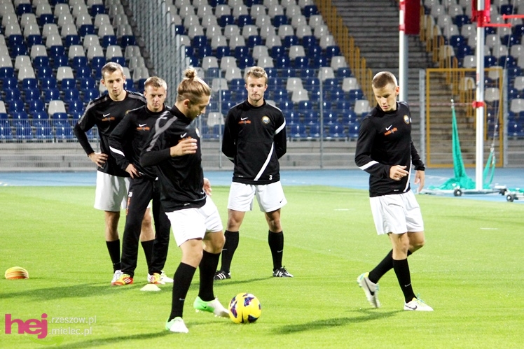 Rozruch piłkarzy na nowym stadionie przy jupiterach