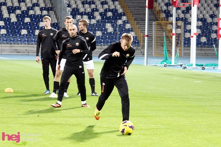 Rozruch piłkarzy na nowym stadionie przy jupiterach