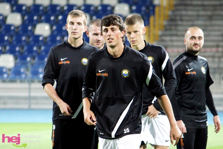 Rozruch piłkarzy na nowym stadionie przy jupiterach