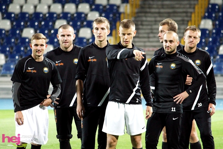 Rozruch piłkarzy na nowym stadionie przy jupiterach
