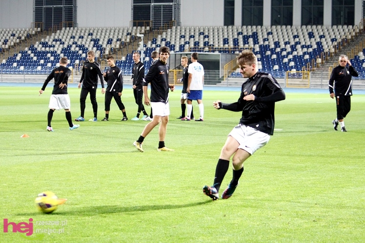 Rozruch piłkarzy na nowym stadionie przy jupiterach