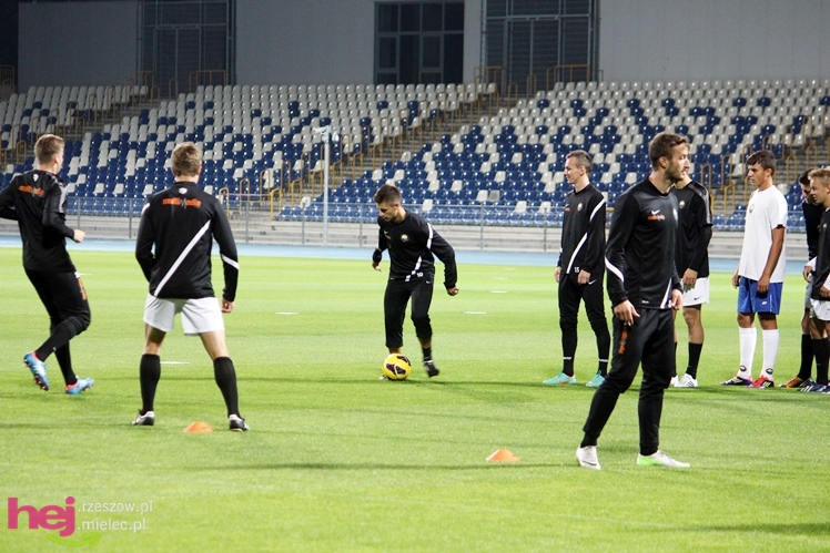 Rozruch piłkarzy na nowym stadionie przy jupiterach