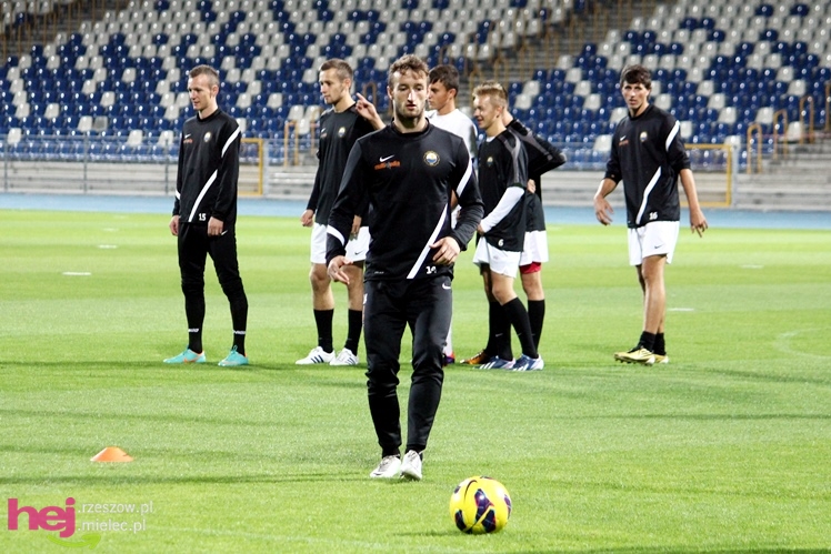 Rozruch piłkarzy na nowym stadionie przy jupiterach