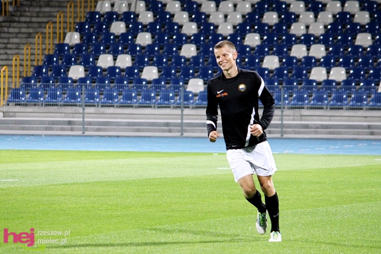 Rozruch piłkarzy na nowym stadionie przy jupiterach