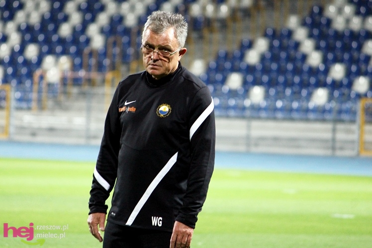 Rozruch piłkarzy na nowym stadionie przy jupiterach