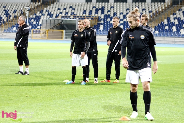 Rozruch piłkarzy na nowym stadionie przy jupiterach