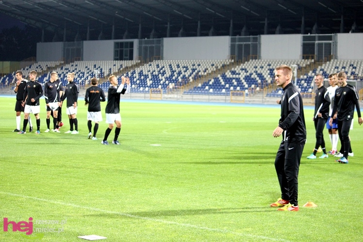 Rozruch piłkarzy na nowym stadionie przy jupiterach
