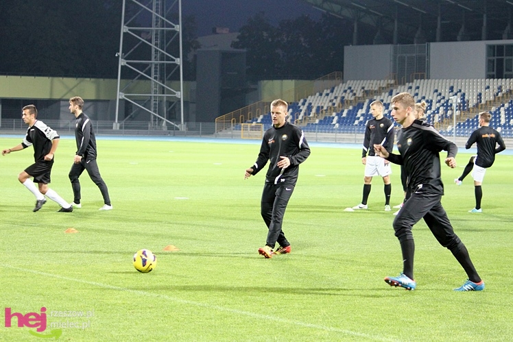 Rozruch piłkarzy na nowym stadionie przy jupiterach