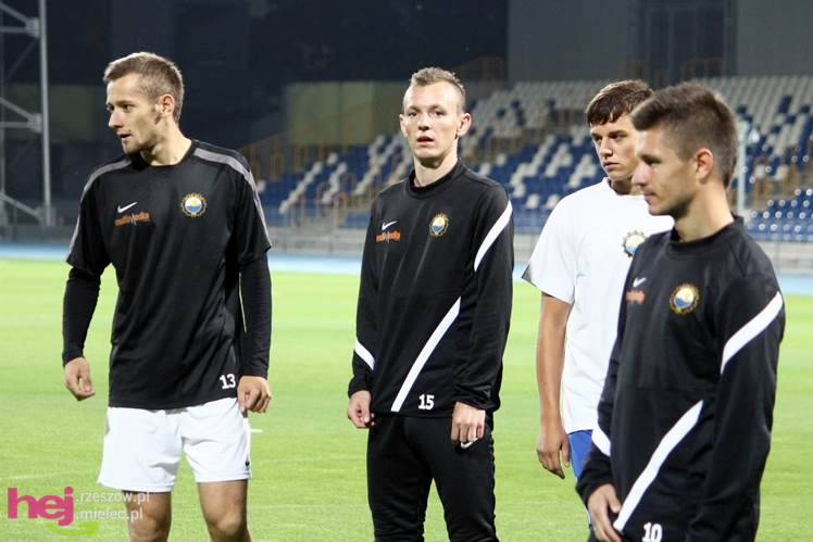 Rozruch piłkarzy na nowym stadionie przy jupiterach