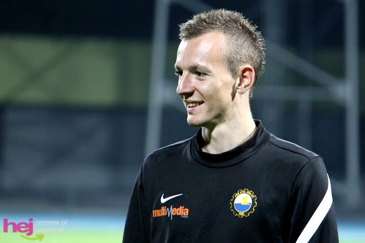 Rozruch piłkarzy na nowym stadionie przy jupiterach