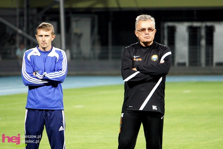 Rozruch piłkarzy na nowym stadionie przy jupiterach