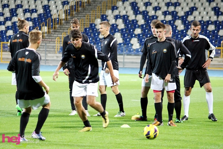Rozruch piłkarzy na nowym stadionie przy jupiterach