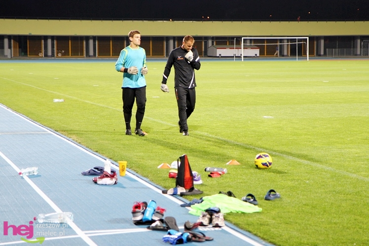 Rozruch piłkarzy na nowym stadionie przy jupiterach