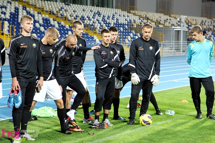 Rozruch piłkarzy na nowym stadionie przy jupiterach