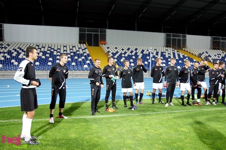 Rozruch piłkarzy na nowym stadionie przy jupiterach