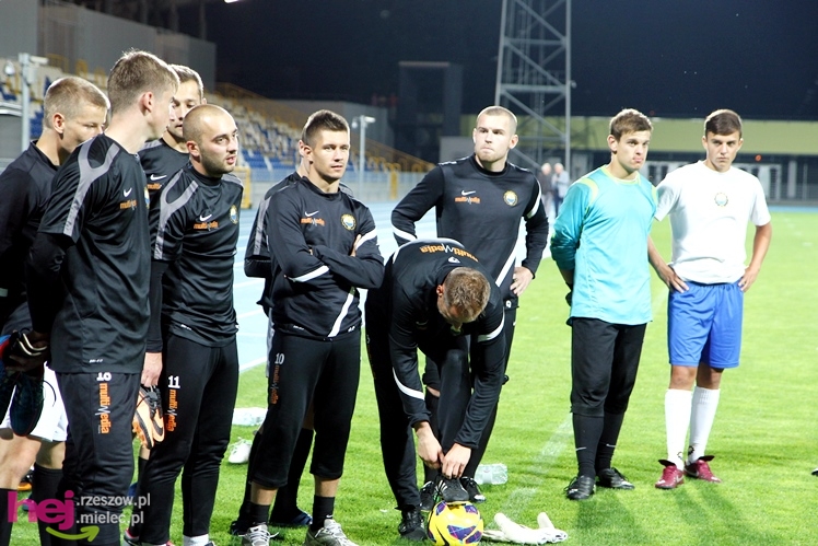 Rozruch piłkarzy na nowym stadionie przy jupiterach