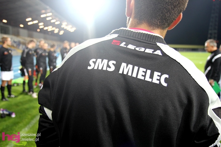 Rozruch piłkarzy na nowym stadionie przy jupiterach