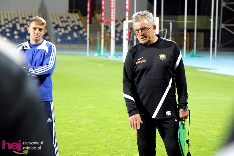 Rozruch piłkarzy na nowym stadionie przy jupiterach