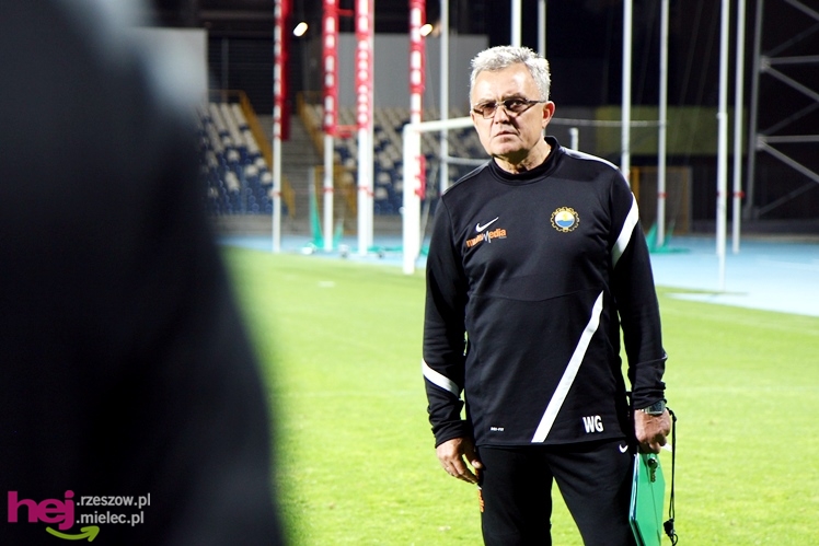 Rozruch piłkarzy na nowym stadionie przy jupiterach