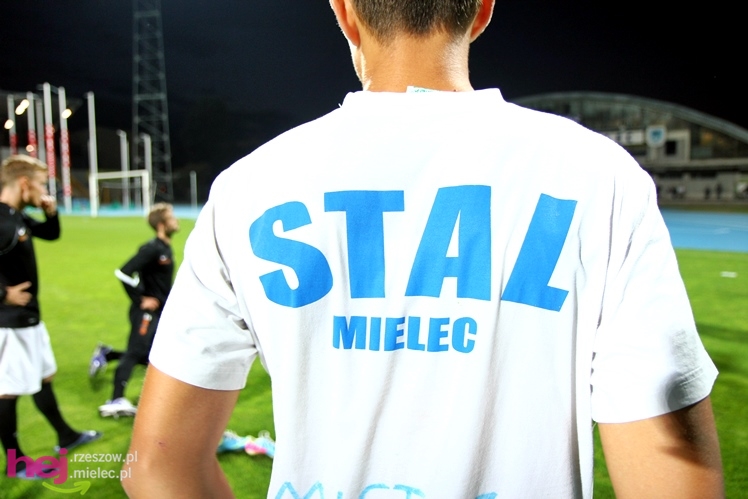 Rozruch piłkarzy na nowym stadionie przy jupiterach