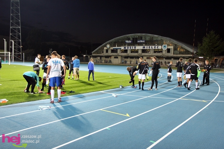 Rozruch piłkarzy na nowym stadionie przy jupiterach