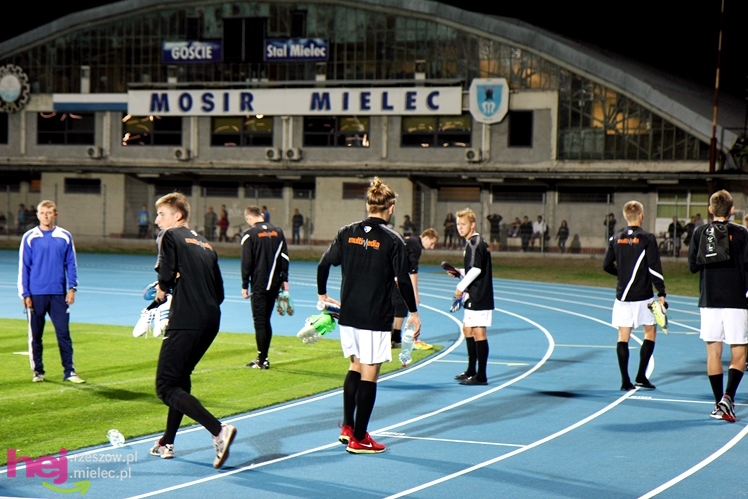 Rozruch piłkarzy na nowym stadionie przy jupiterach