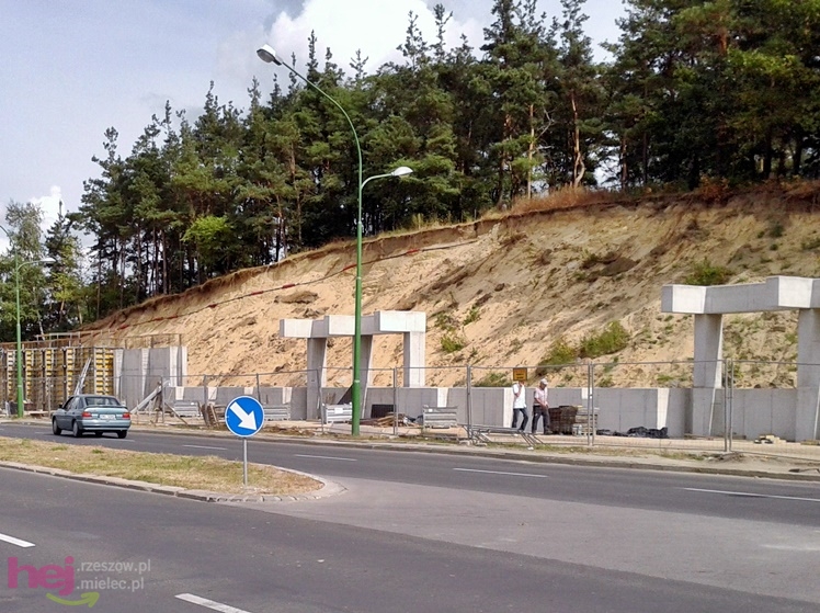 Trwa rewitalizacja Góry Cyranowskiej. Stan robót - sierpień 2013