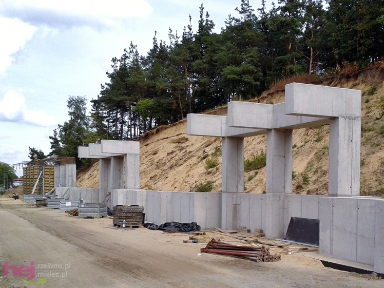 Trwa rewitalizacja Góry Cyranowskiej. Stan robót - sierpień 2013