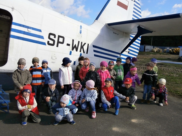 Przedszkolaki na lotnisku zwiedzały firmę Airbus Military