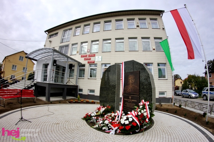 Odsłonięcie obelisku poświęconego Franciszkowi Krempie w Padwi Narodowej