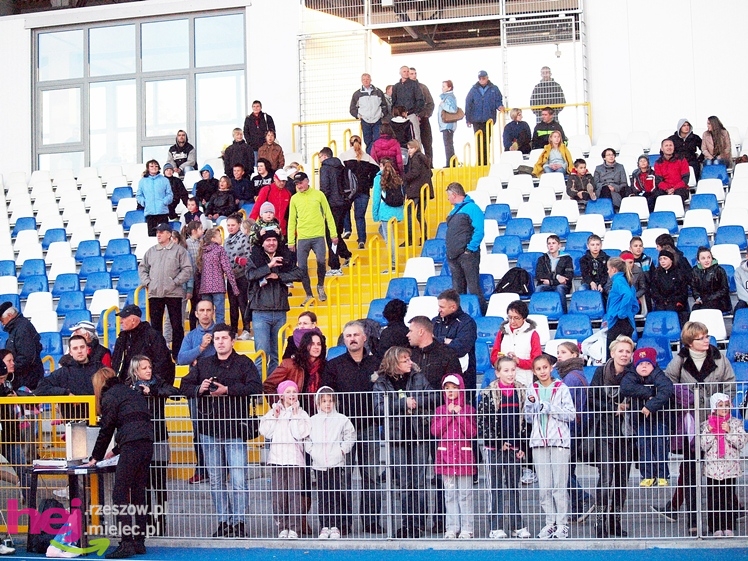 Biegał cały Mielec. I okolice też. XIX Bieg Uliczny o Puchar Prezydenta Mielca wokół stadionu - CZĘŚĆ PIERWSZA