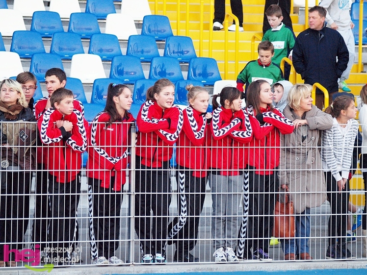 Biegał cały Mielec. I okolice też. XIX Bieg Uliczny o Puchar Prezydenta Mielca wokół stadionu - CZĘŚĆ PIERWSZA
