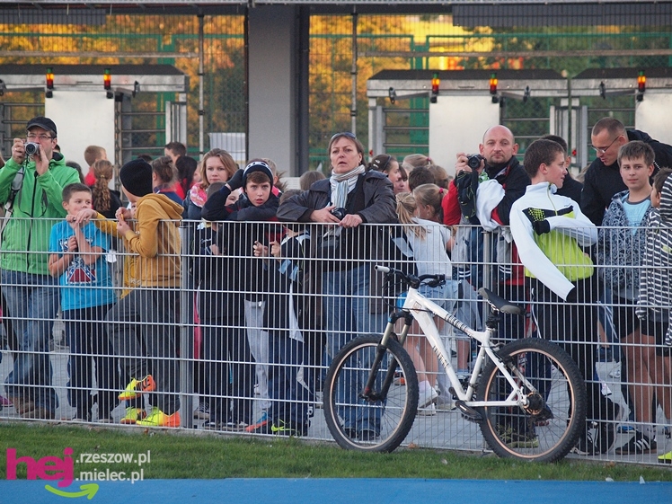 Biegał cały Mielec. I okolice też. XIX Bieg Uliczny o Puchar Prezydenta Mielca wokół stadionu - CZĘŚĆ PIERWSZA