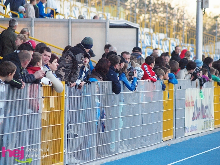 Biegał cały Mielec. I okolice też. XIX Bieg Uliczny o Puchar Prezydenta Mielca wokół stadionu - CZĘŚĆ PIERWSZA