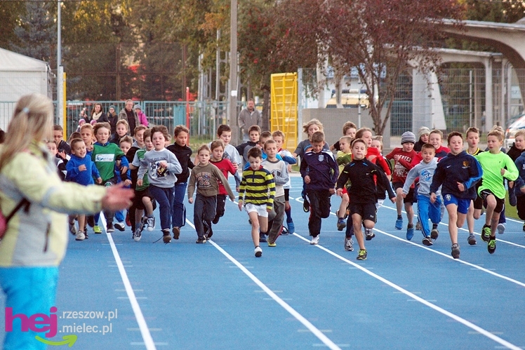 Biegał cały Mielec. I okolice też. XIX Bieg Uliczny o Puchar Prezydenta Mielca wokół stadionu - CZĘŚĆ PIERWSZA